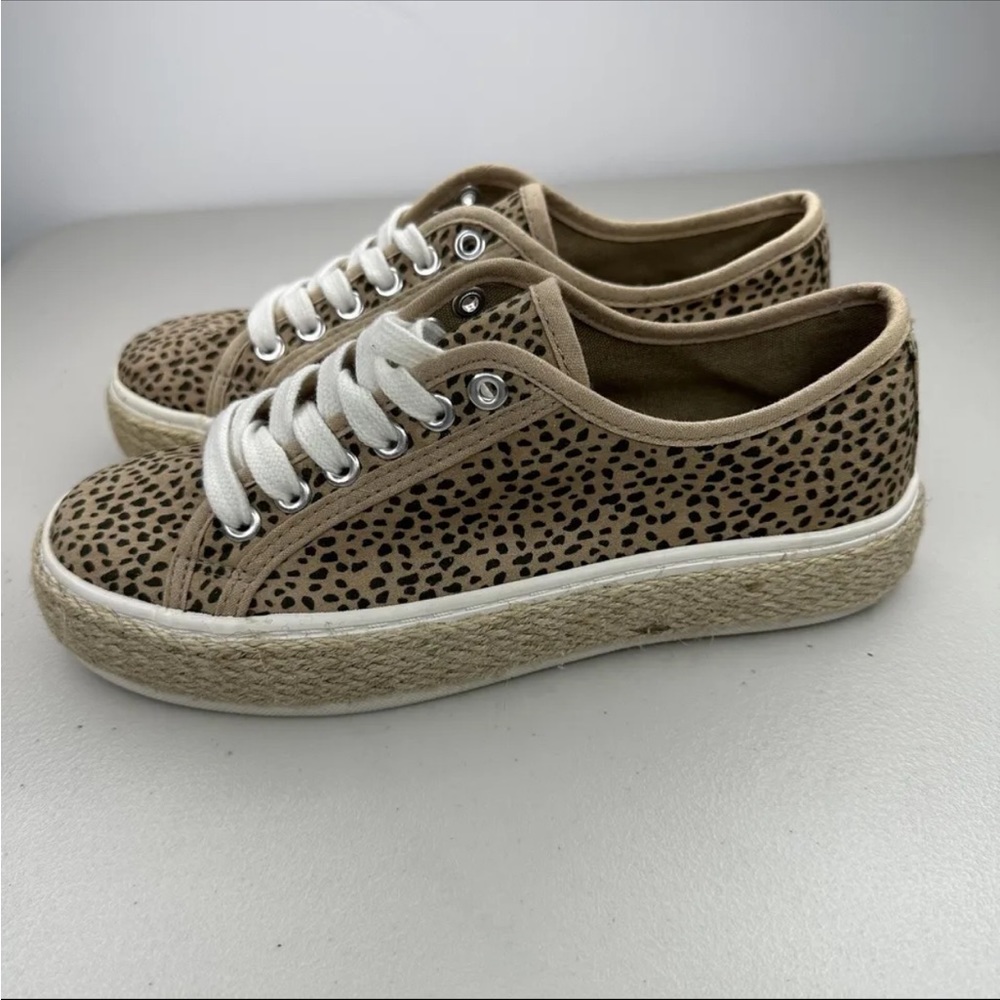 Michelle McDowell Cruz Leopard Print Sneakers Women’s Size 6 Casual Lace Up